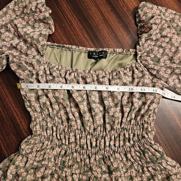 Trixxi Green Floral Puff Sleeve Tiered Smocked Mini Dress Cottagecore M EUC - Picture 6 of 13